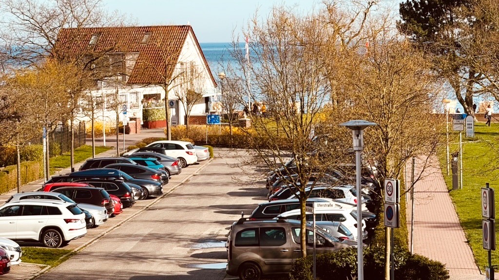 Entspannter Blick auf die ruhige Ostsee