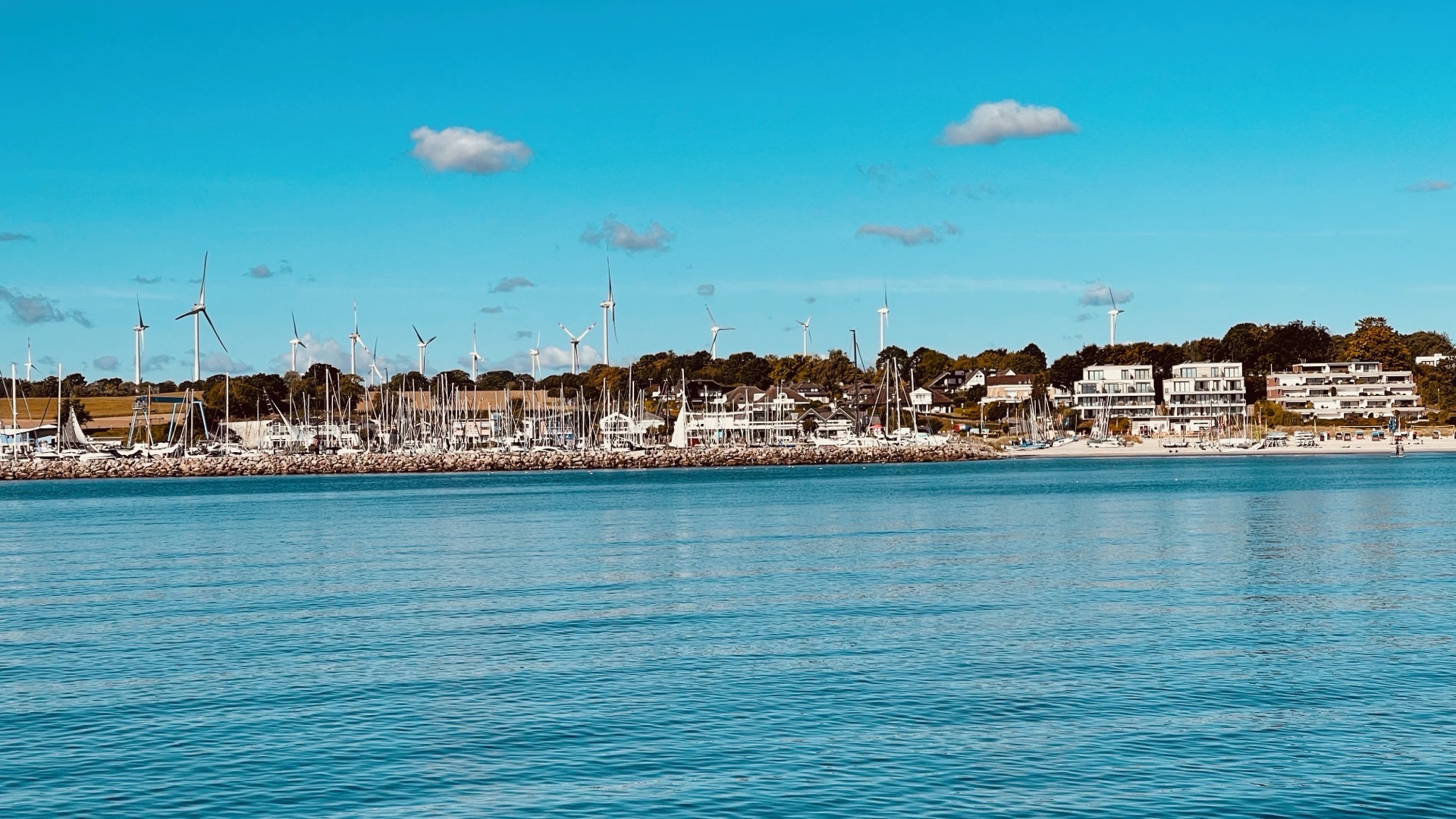 Panoramablick auf Grömitz von der Ostsee aus gesehen