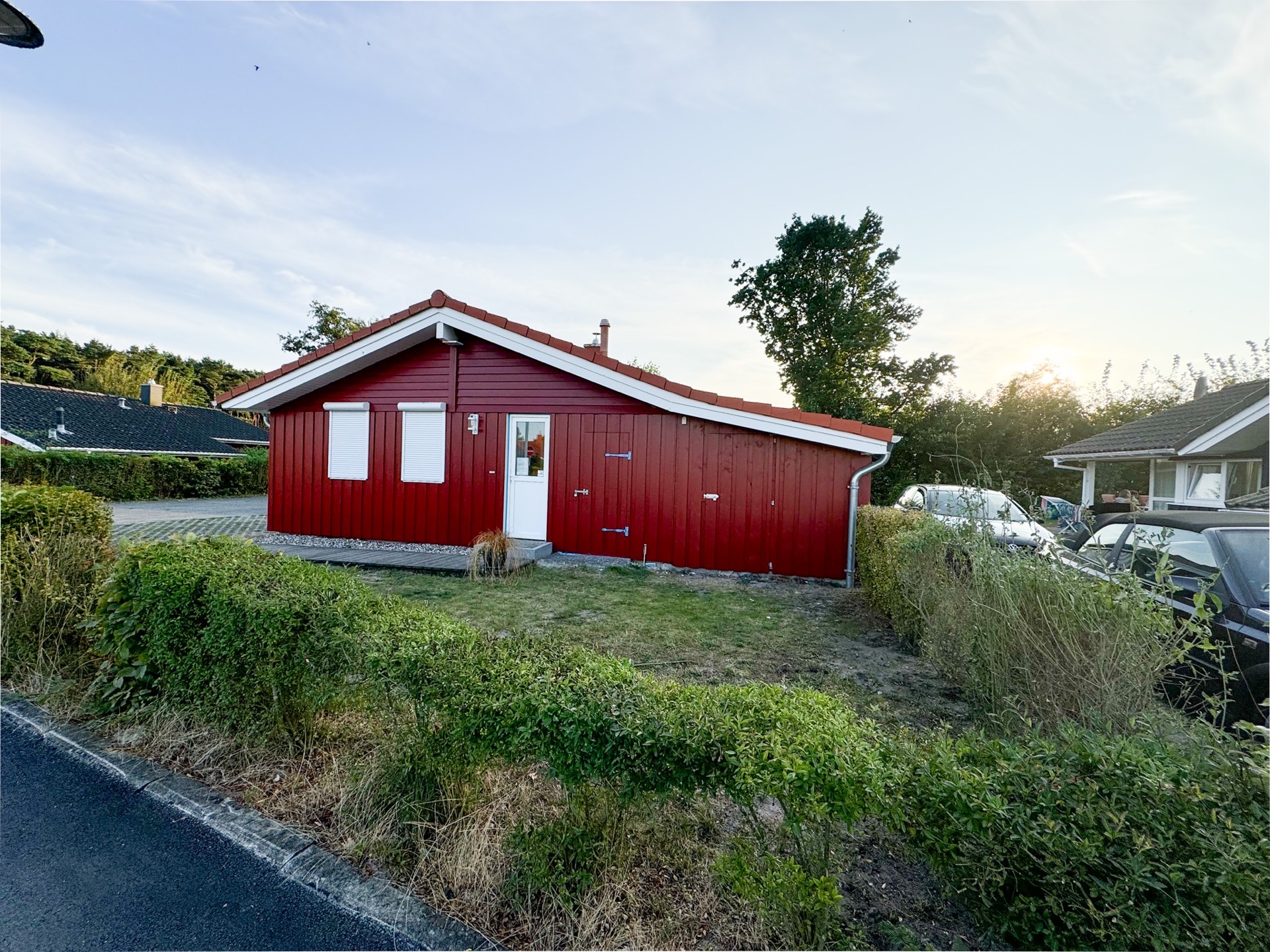 Hygge Hus Vorderseite mit Vorgarten