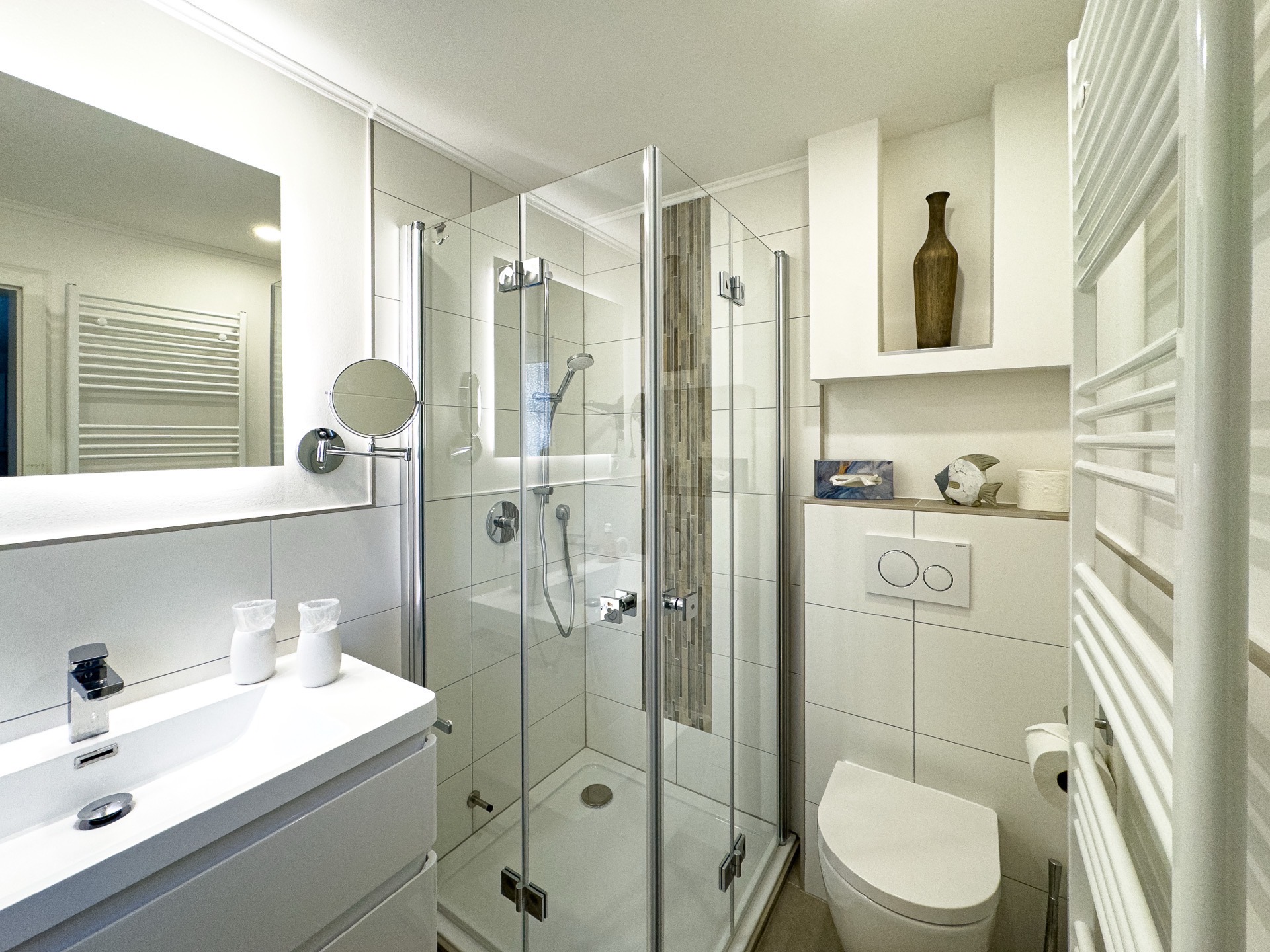 Modernes Duschbad Seeblick